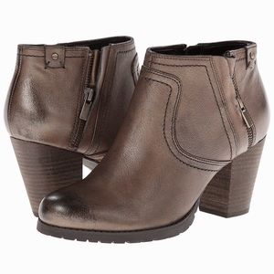 Gorgeous Clark’s Mission Halle Leather Ankle Boots